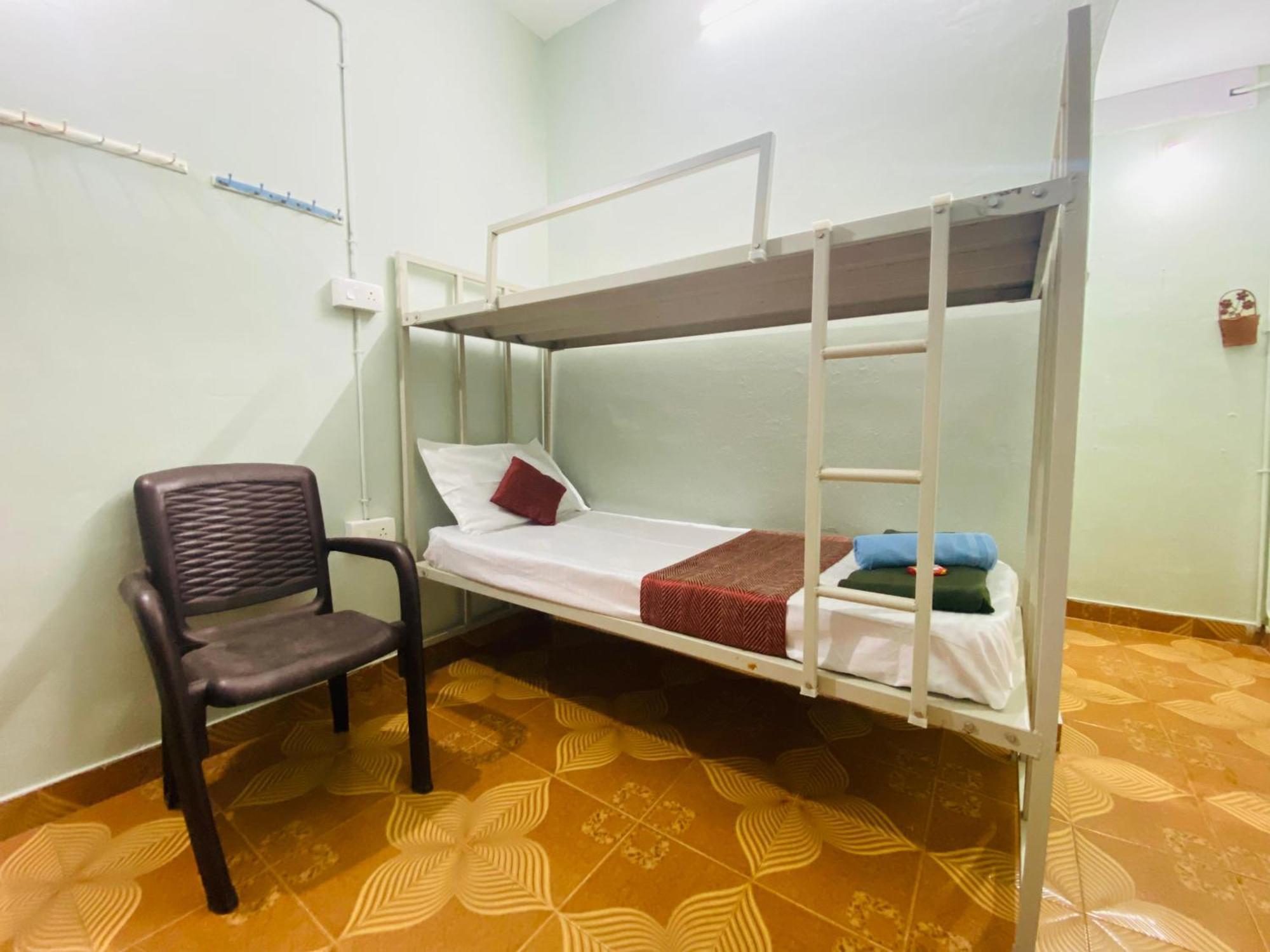 Happy Living Dormitory Kannur Railway Station Bagian luar foto